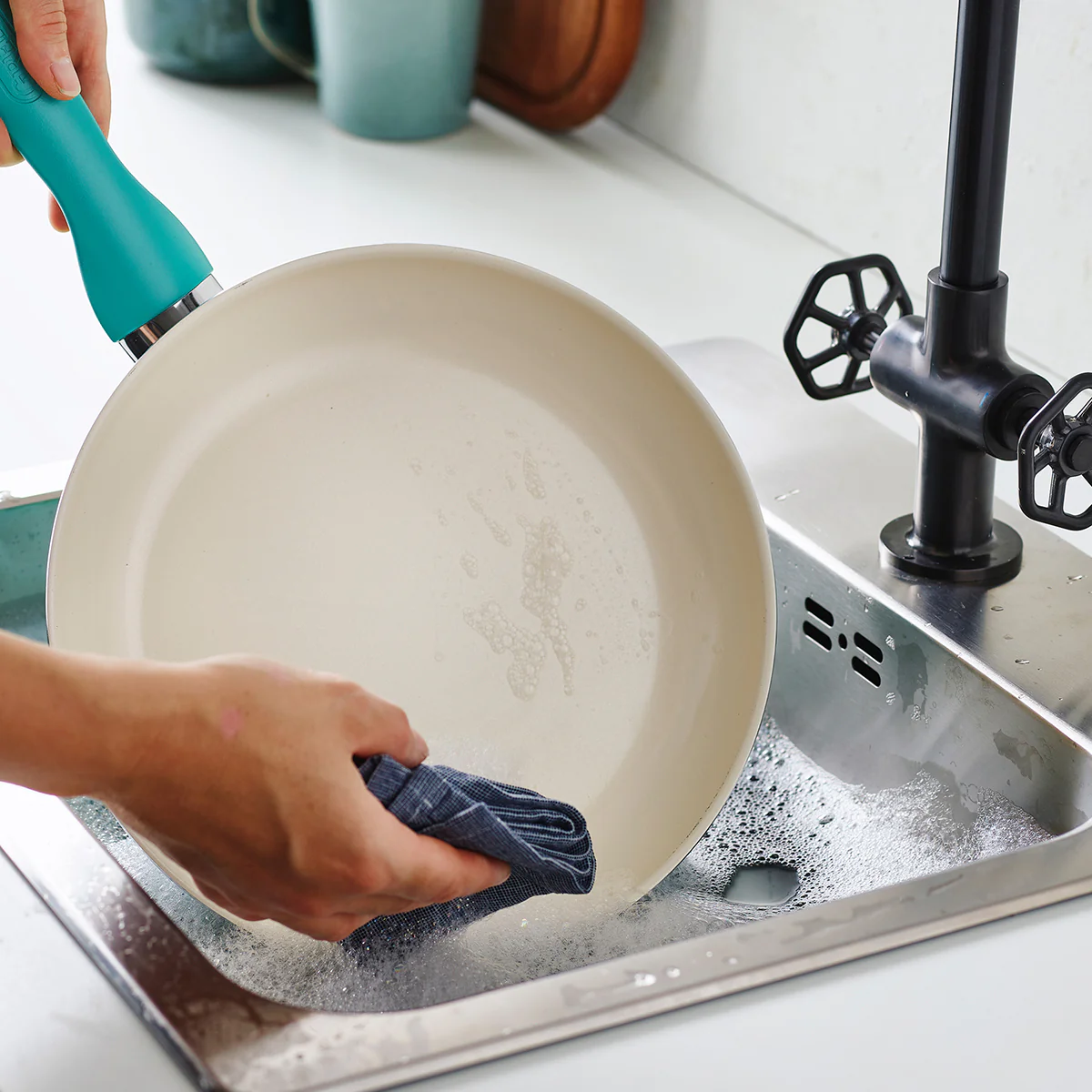 Rio Ceramic Nonstick 16-Piece Cookware Set | Turquoise - Image 9