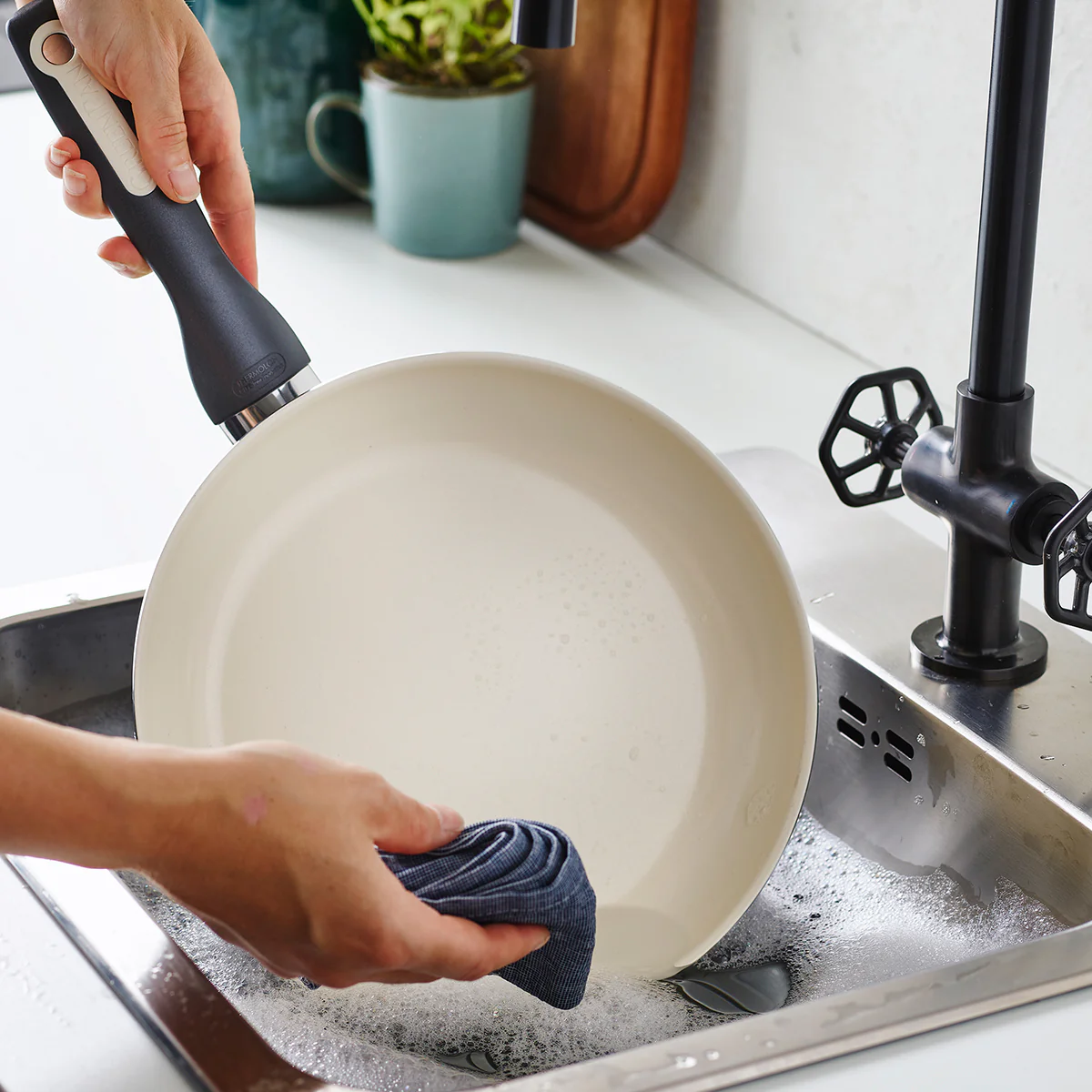 Rio Ceramic Nonstick 10" Frypan | Black - Image 8