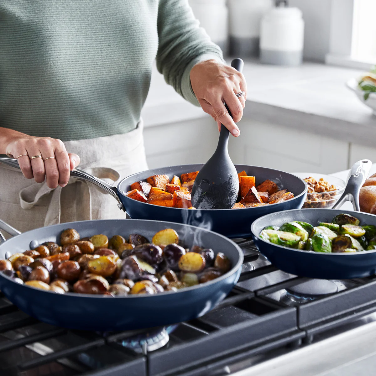 Valencia Pro Ceramic Nonstick 8", 9.5", and 11" Frypan Set | Twilight - Image 4